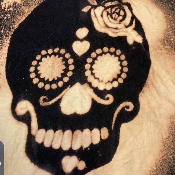 Ladies Gildan Bleached Sugar Skull T-Shirt Halloween Spooky - Picture 2 of 3